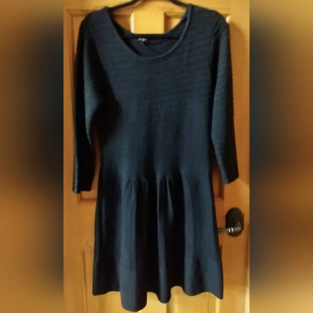 Dress - Picture 1 of 4
